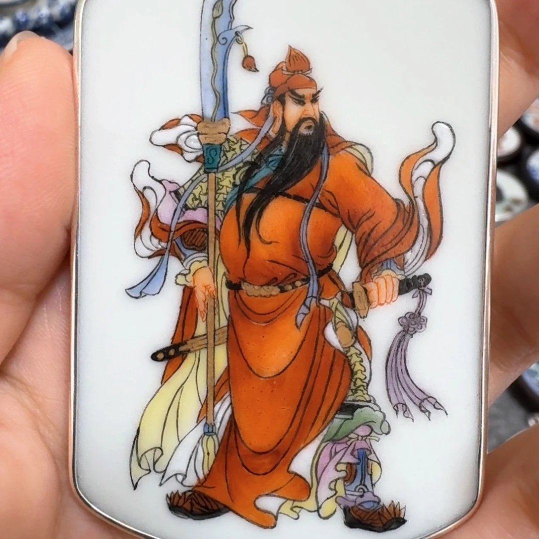 你***哪瓷片粉彩关二爷挂件