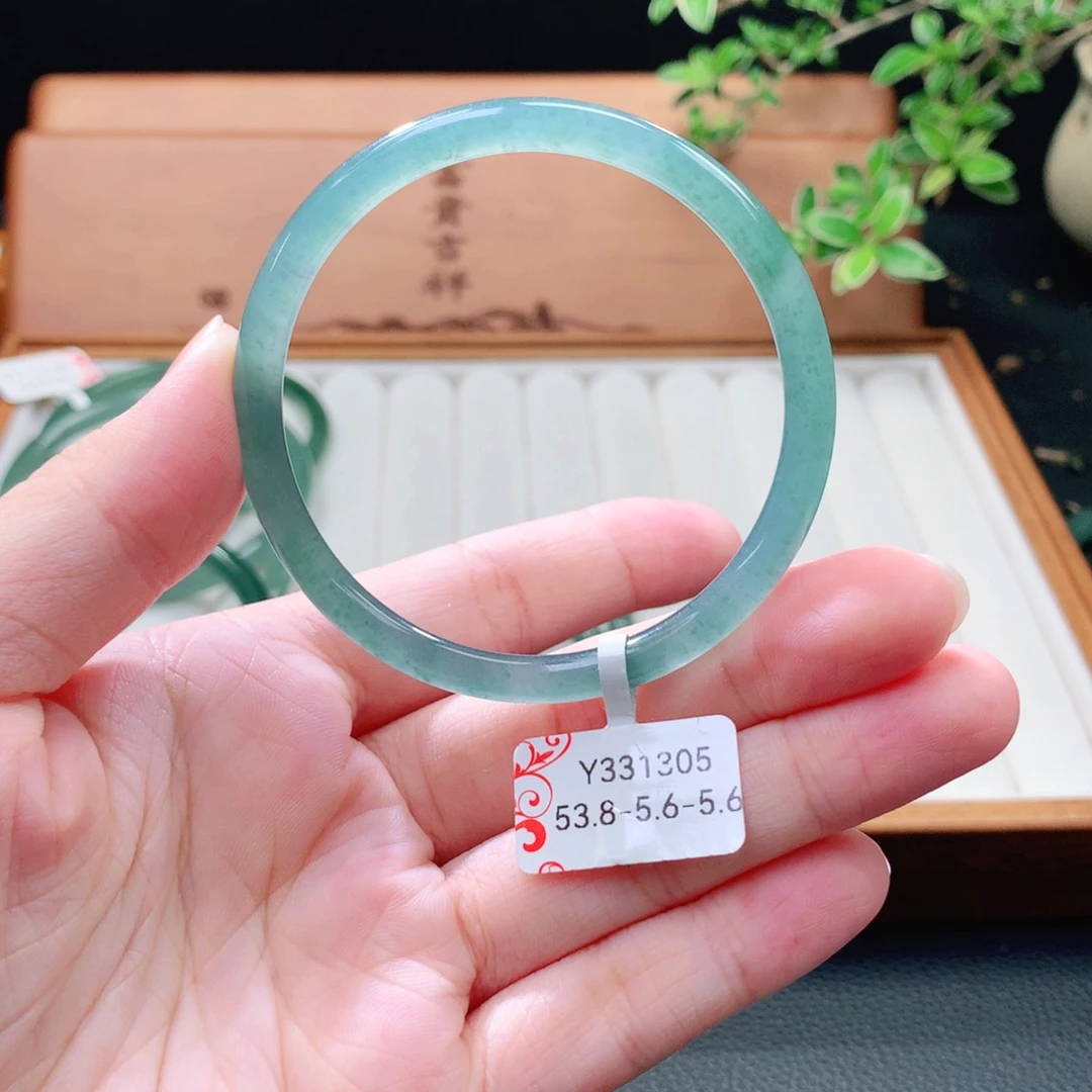 翡翠未镶嵌手镯（圆镯）