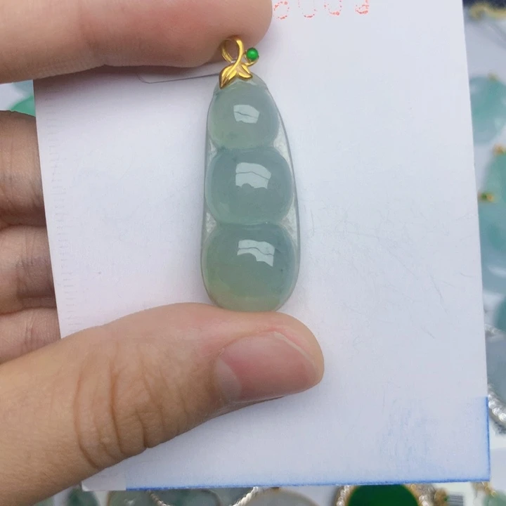 翡翠18K金镶嵌颈饰豆子