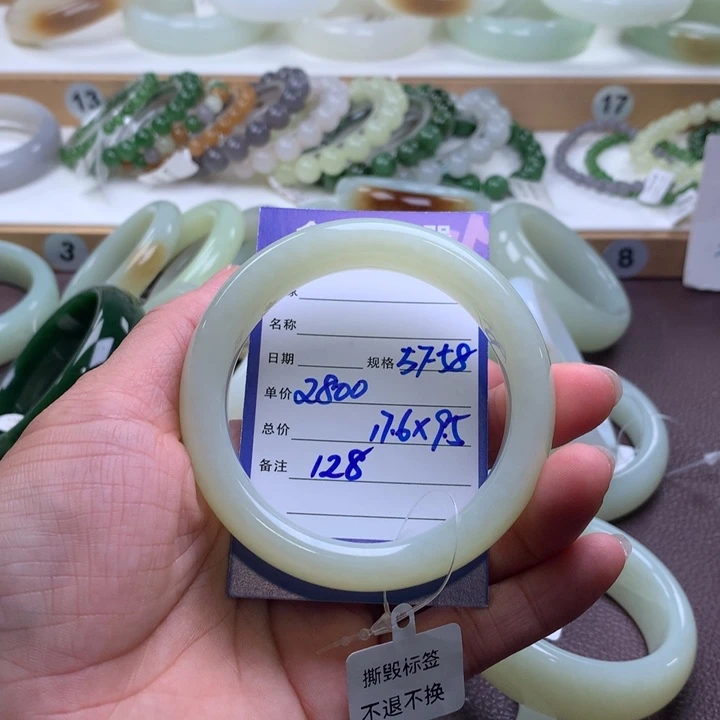 念***慈和田玉未镶嵌手镯