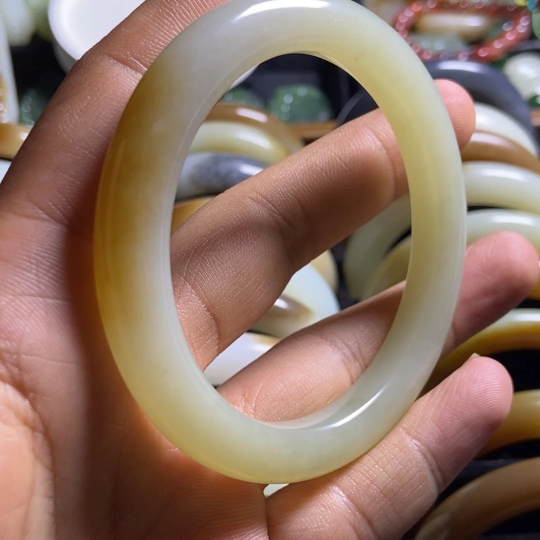 和田玉（糖玉）未镶嵌手镯