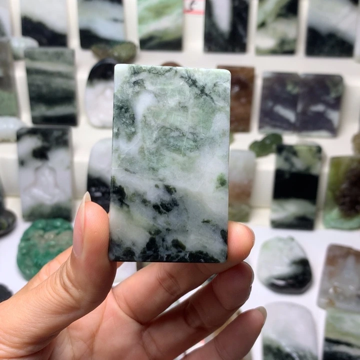 独山玉未镶嵌颈饰