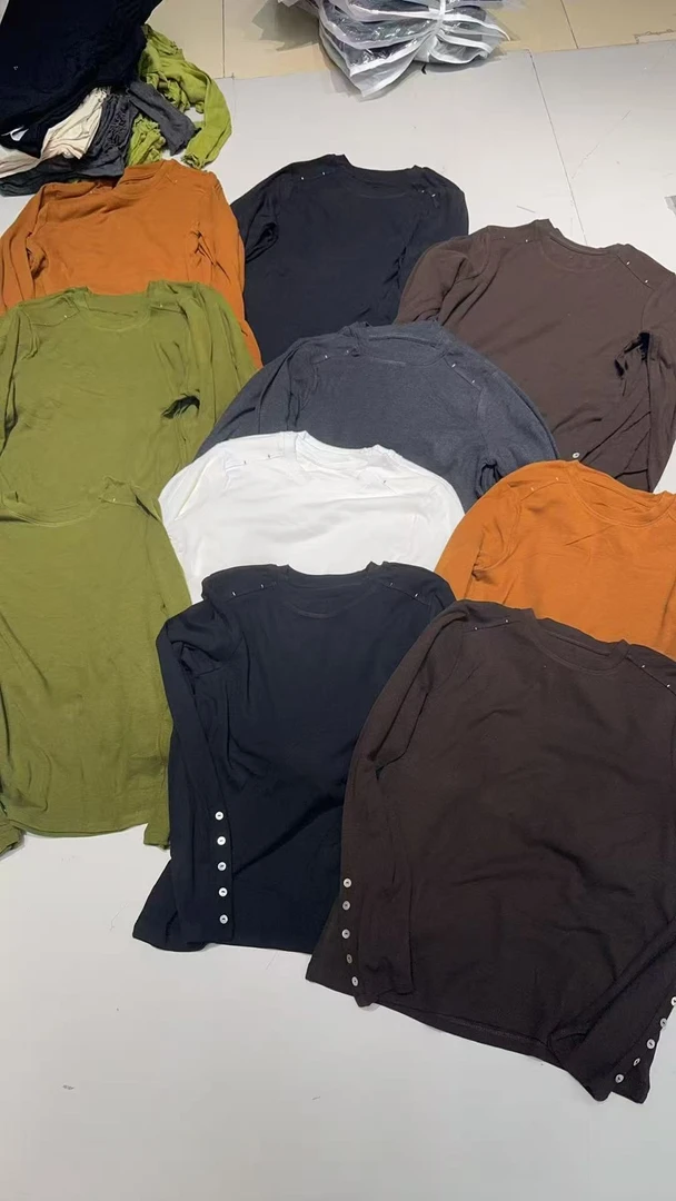 美丽家秋冬纯色纽扣打底衫