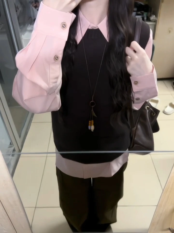秋季休闲少女风黑咖色圆领针织马甲背心女粉色长袖衬衫两件套装