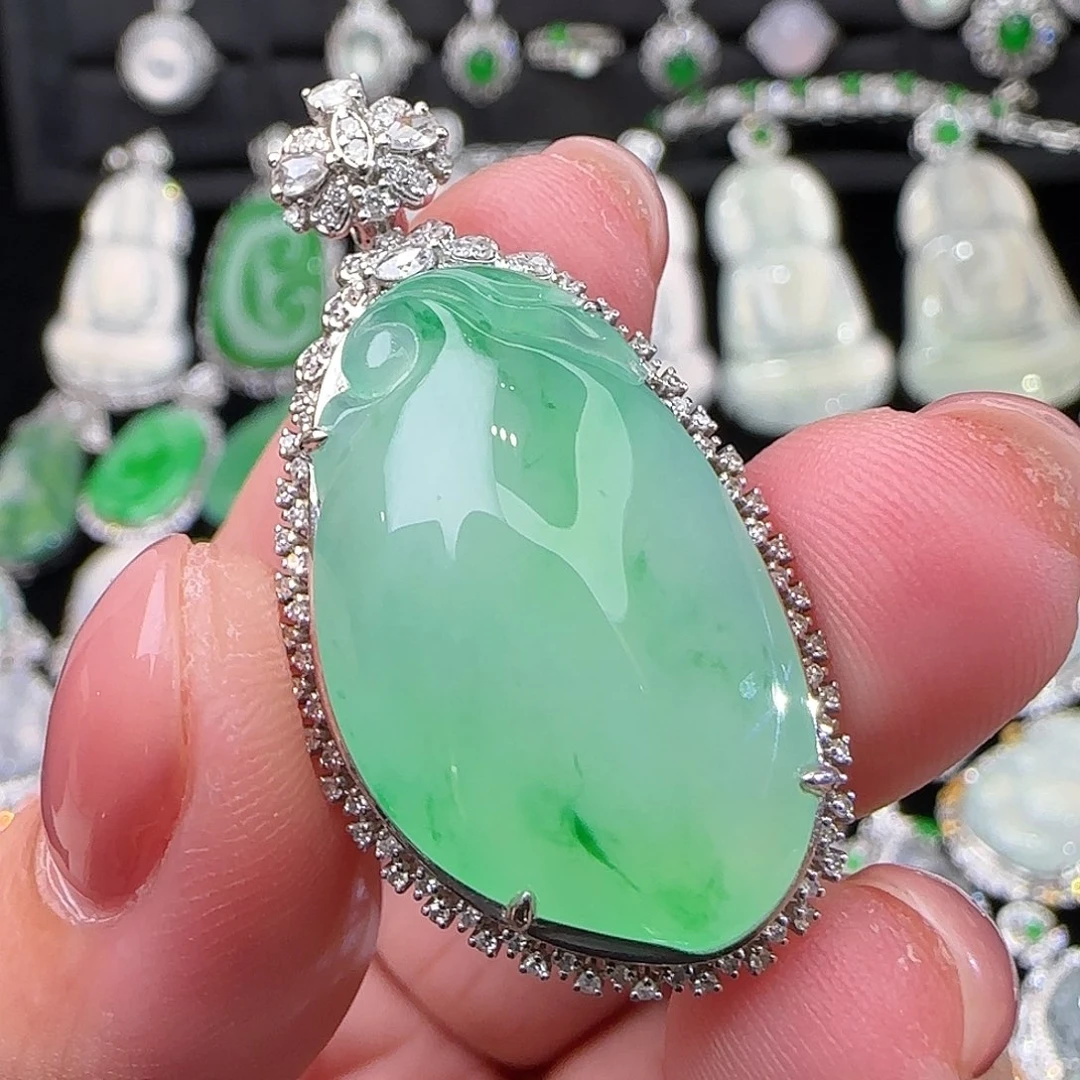 翡翠18K金镶嵌颈饰天然翡翠