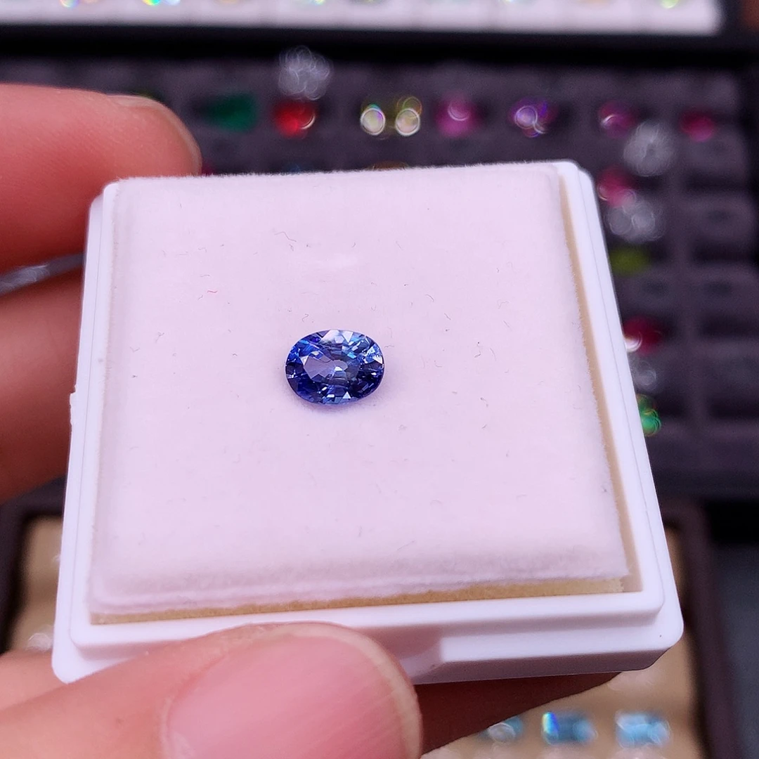 蓝宝石裸石未镶嵌