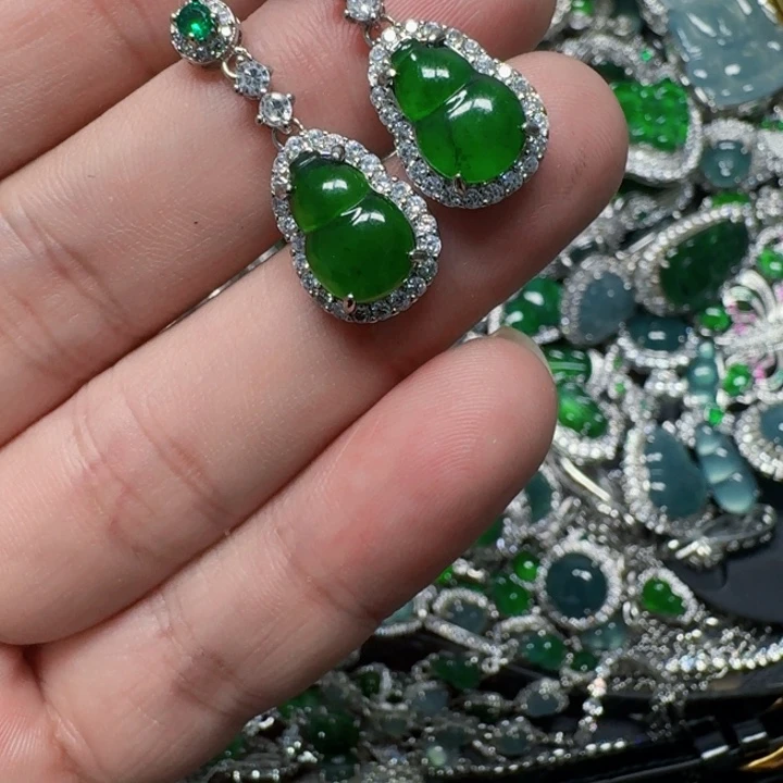 翡翠未镶嵌颈饰天然A货翡翠放漏