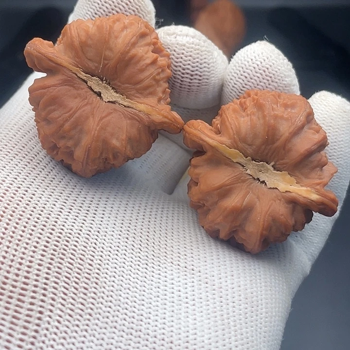 吊坠文玩核桃41聚宝盆凹底.卡姿兰大眼睛三角白