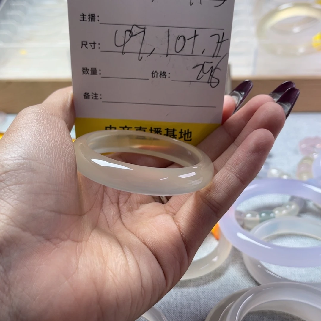 手镯玛瑙/玉髓未镶嵌一**?