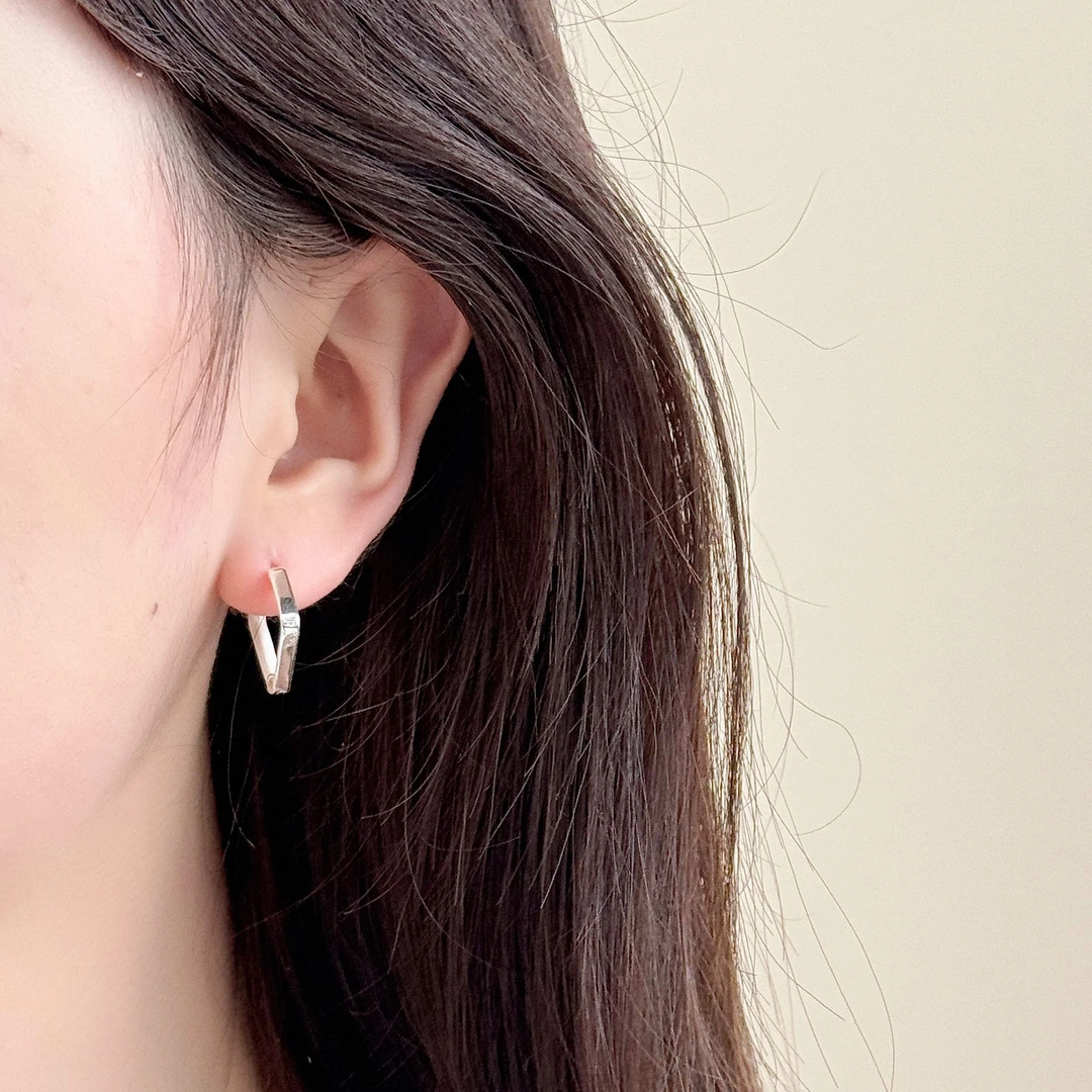 铜合金耳饰 几何方形白色耳环小众设计2025新款爆款耳扣ins冷淡风