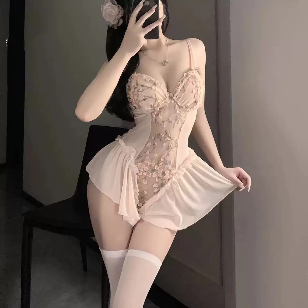 吊带刺绣紧身连体裙蕾丝纯欲风