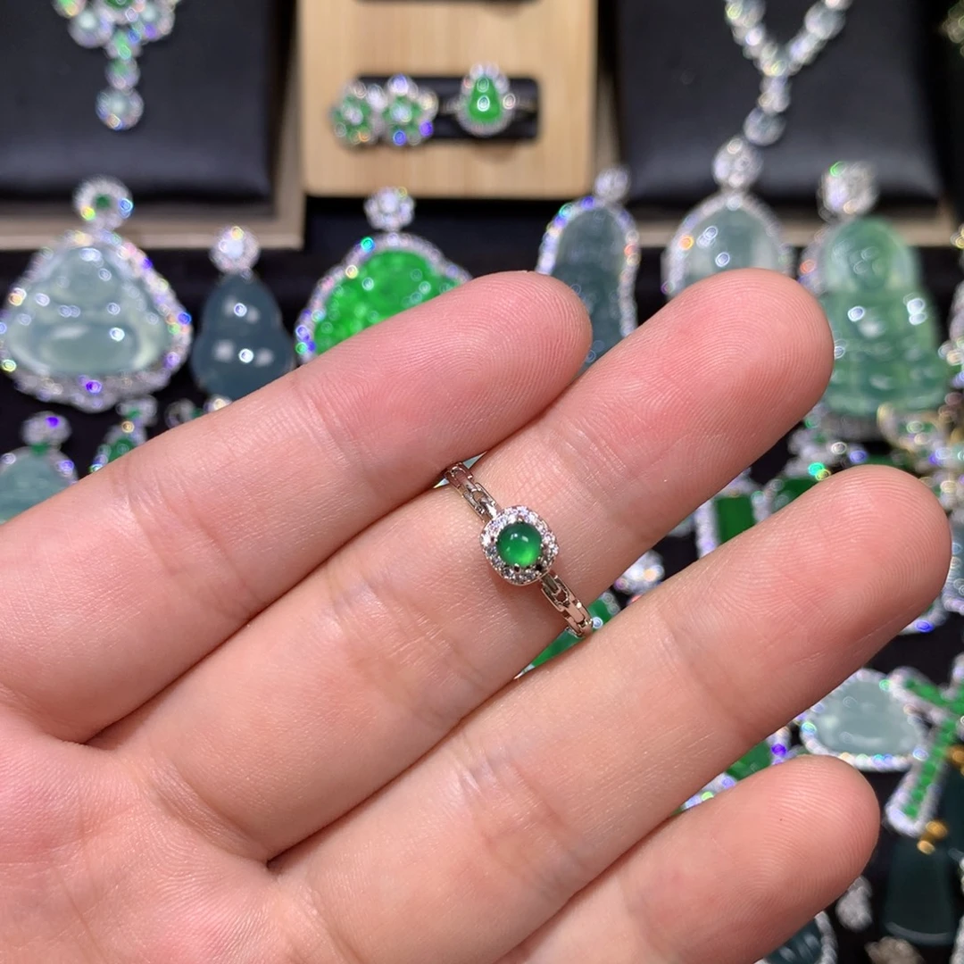 翡翠未镶嵌吊坠(赠链)