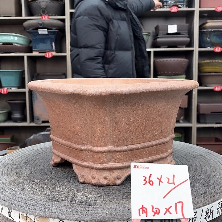 紫砂花盆田紫砂的颜色很漂亮