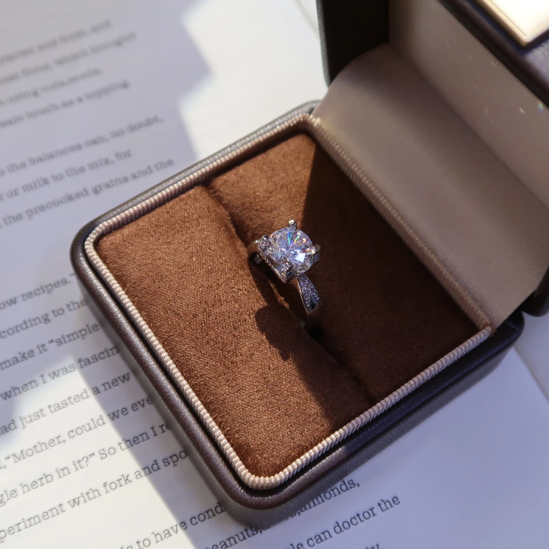 胤珩 合金合成锆石戒指 轻奢气质燕尾牛头超闪两克拉钻戒首饰结婚