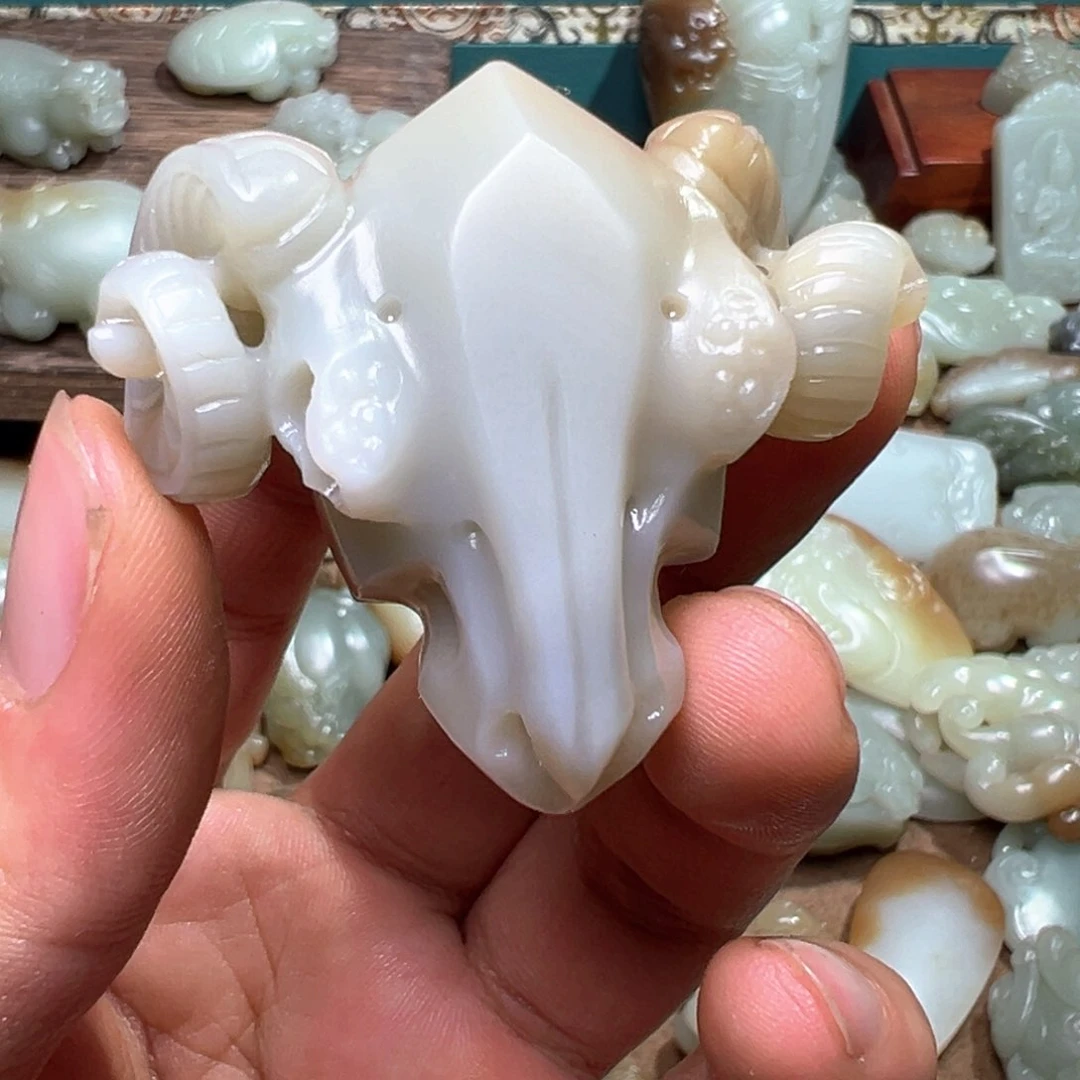 颈饰未镶嵌和田玉海*