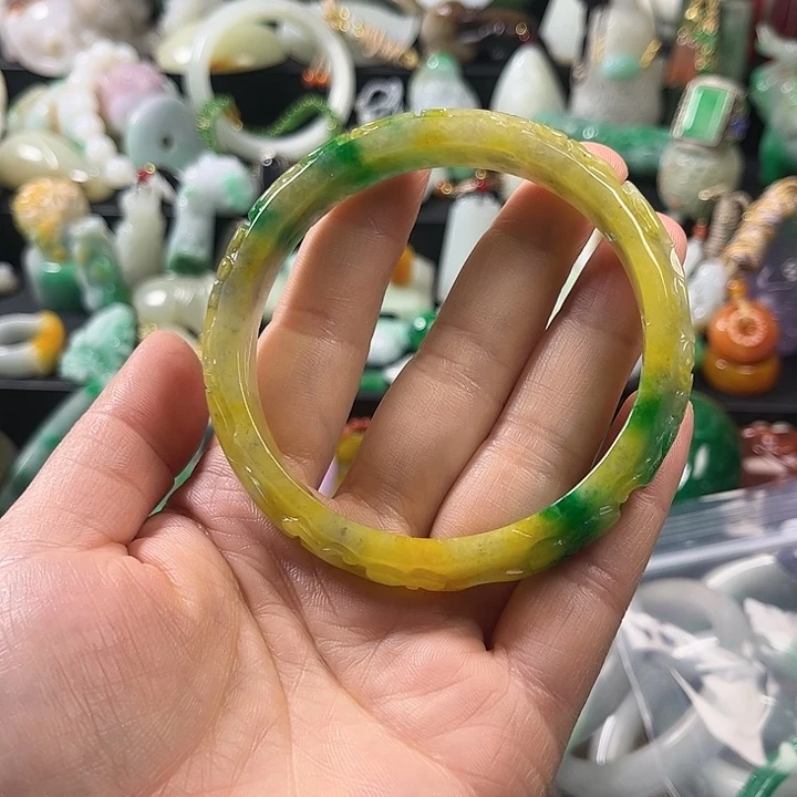 小***美翡翠未镶嵌颈饰翡翠未镶嵌颈饰