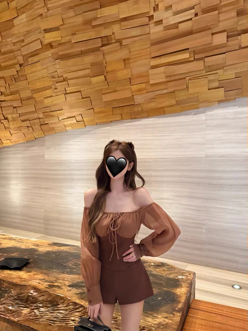 一抹焦糖 法式灯笼袖一字肩上衣女设计感小众洋气t恤裤子时尚套装