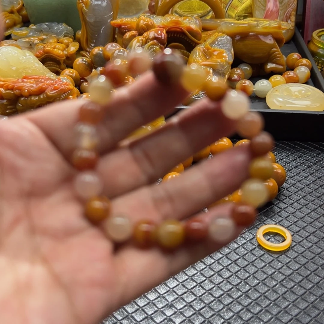 颈饰未镶嵌石英质玉