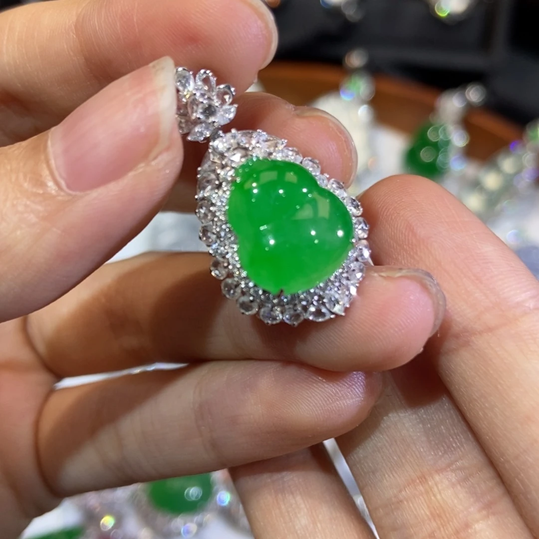 翡翠18K金镶嵌吊坠(不含链)葫芦