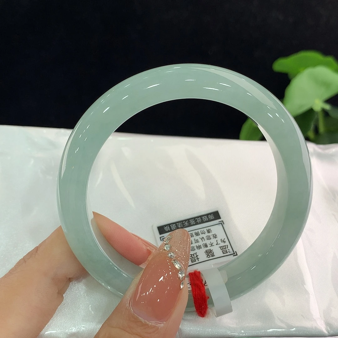 翡翠手镯未镶嵌正57