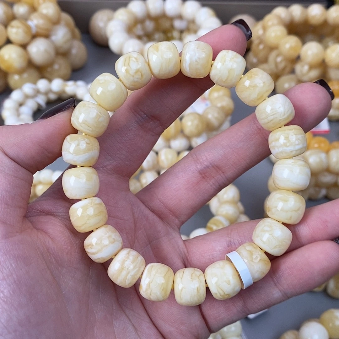 蜜蜡未镶嵌珠宝奇石19.8g11.6nn