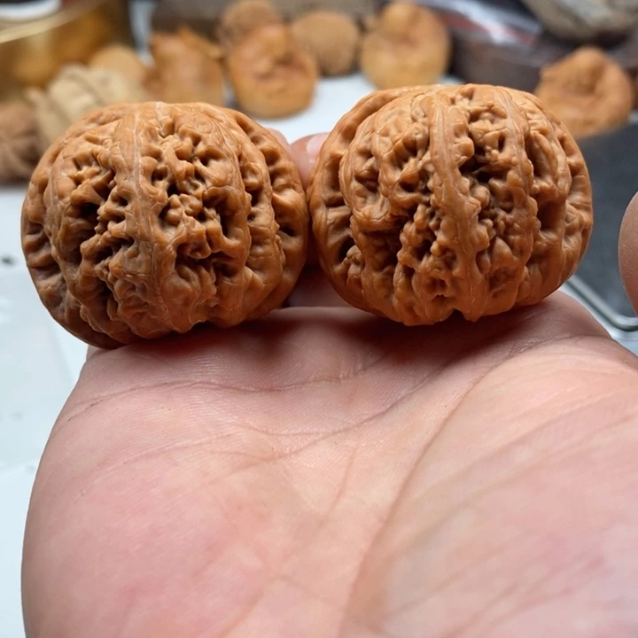 文玩核桃吊坠G****h核桃