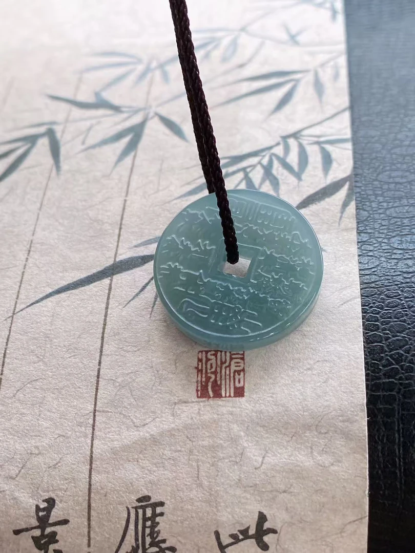 天然危料翡翠A货，山鬼花钱，雕刻时尚气质精美精雕仿古