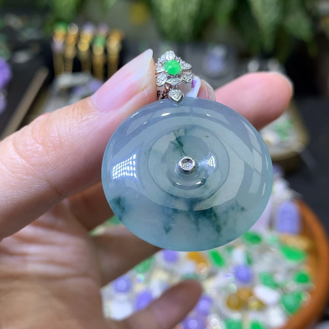 颈饰18K金镶嵌翡翠