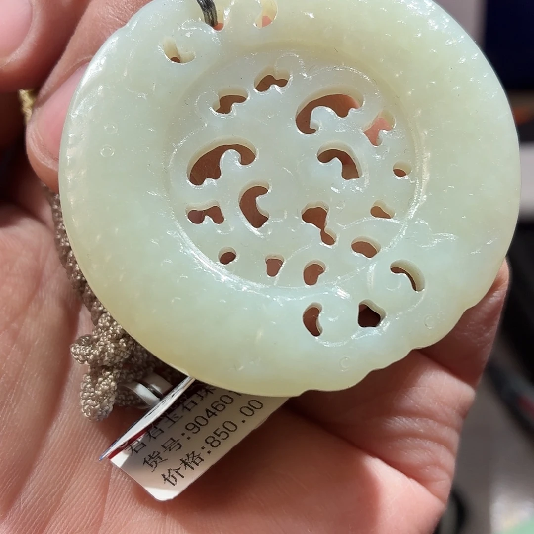 和田玉（糖玉）未镶嵌颈饰