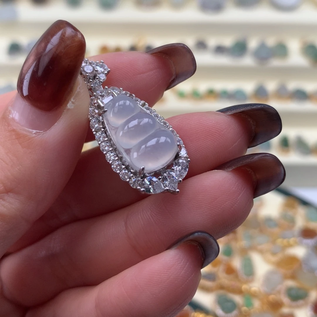 翡翠银S925镶嵌颈饰豆子