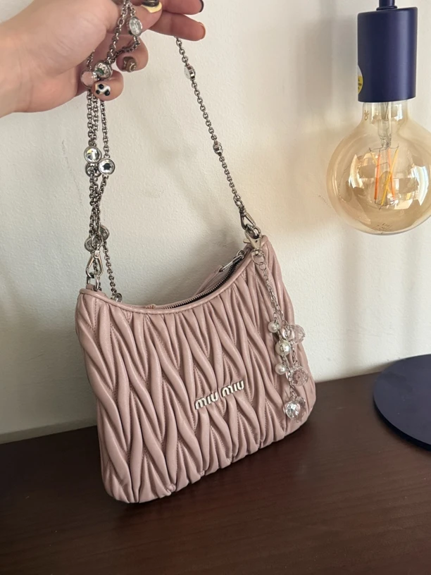 99新 MIU MIU/缪缪 牙牙保存品公主粉褶皱半月包miumiu包包