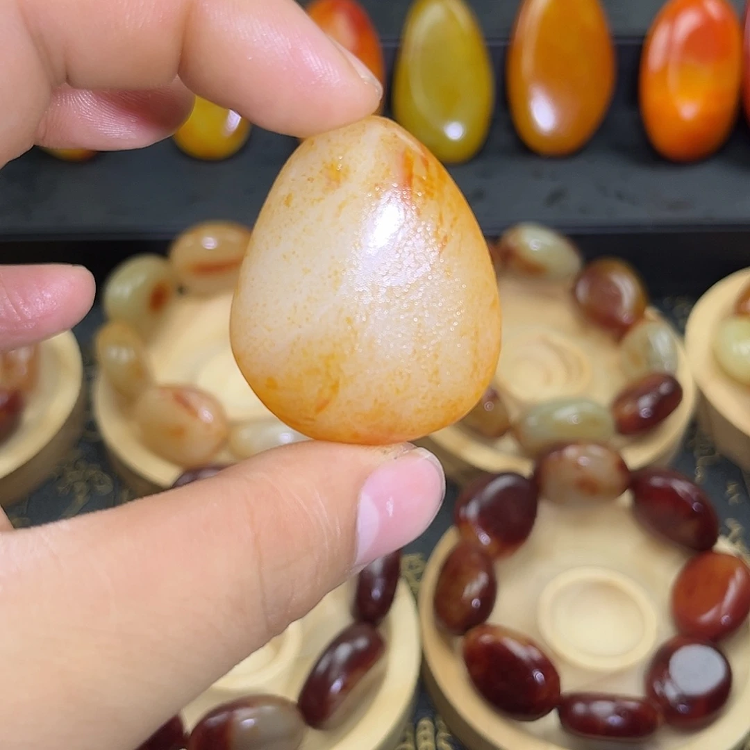 和田玉未镶嵌吊坠(赠链)