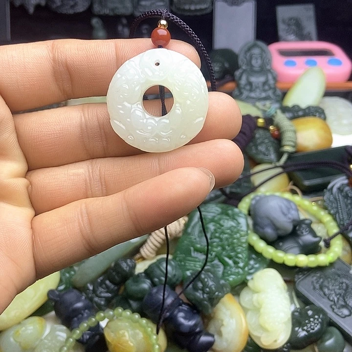 颈饰未镶嵌和田玉