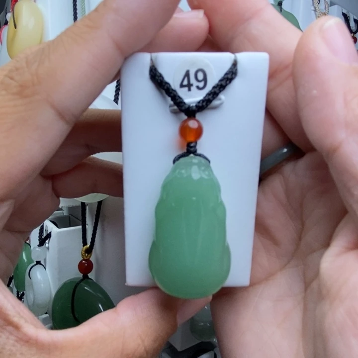 石英质玉未镶嵌颈饰