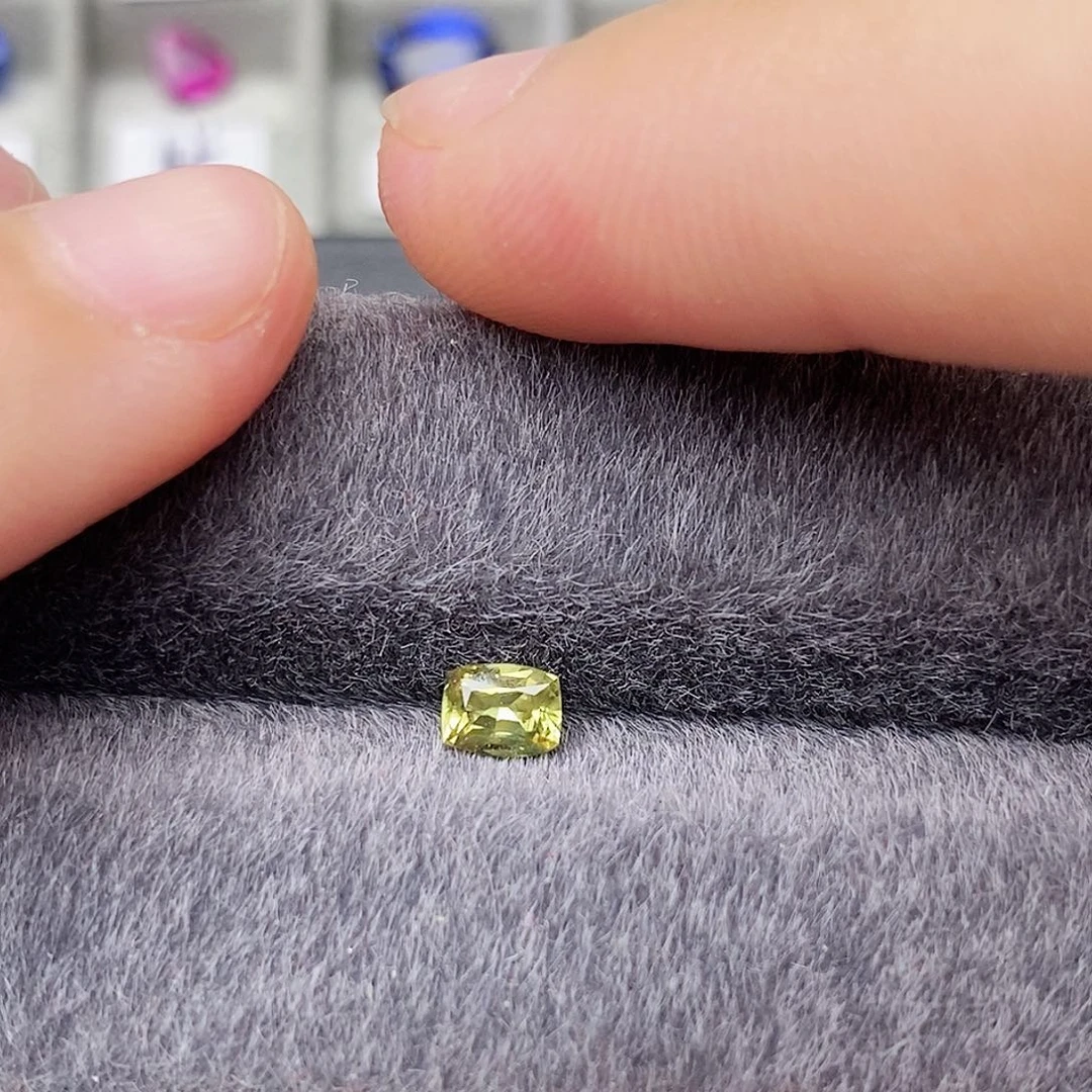蓝宝石裸石未镶嵌黄色小方0.41ct/631号