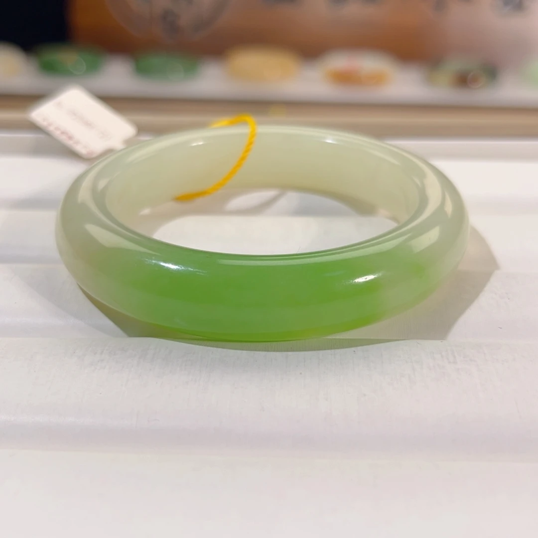 和田玉未镶嵌手镯白底翠青浓翠