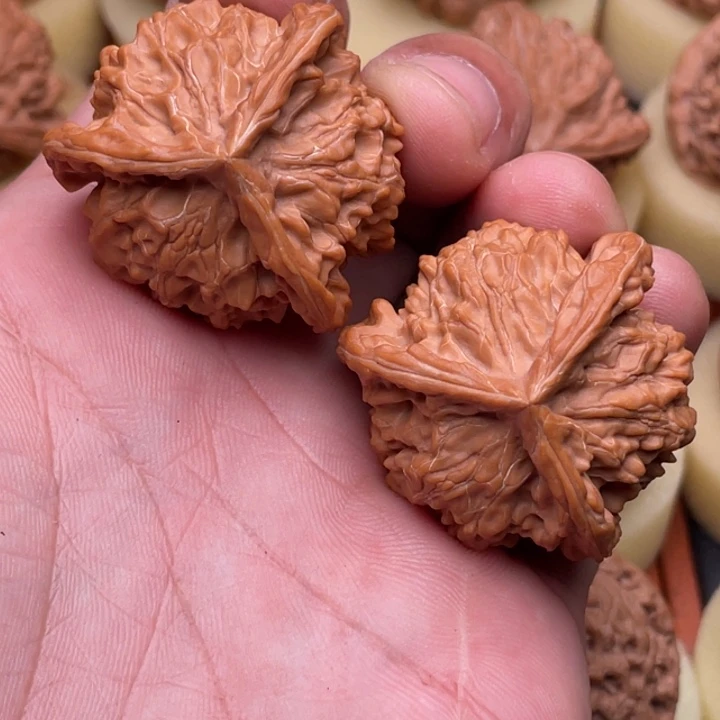 森***把件文玩核桃38左右盘山正奔三棱