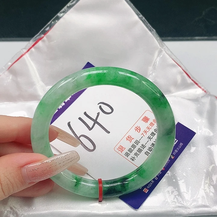 未镶嵌手镯（圆镯）翡翠
