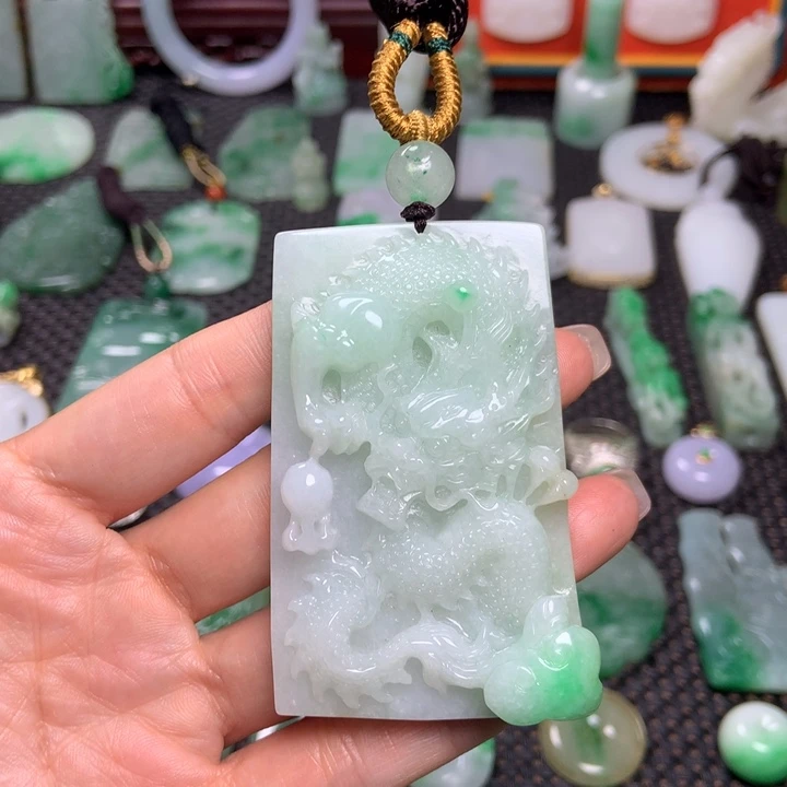 翡翠未镶嵌挂件清