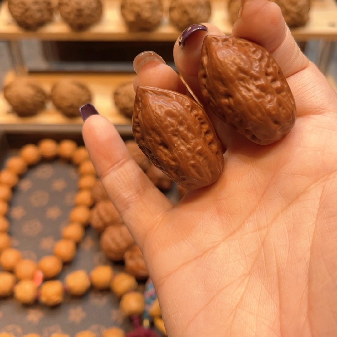 文玩核桃把件红皮大枣