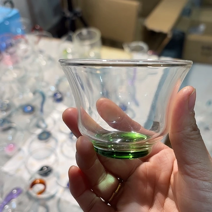 清杯浅绿两个。