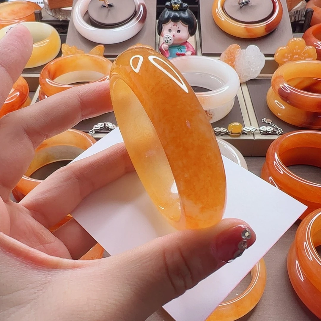 尤***琪石英质玉（黄龙玉）未镶嵌手镯