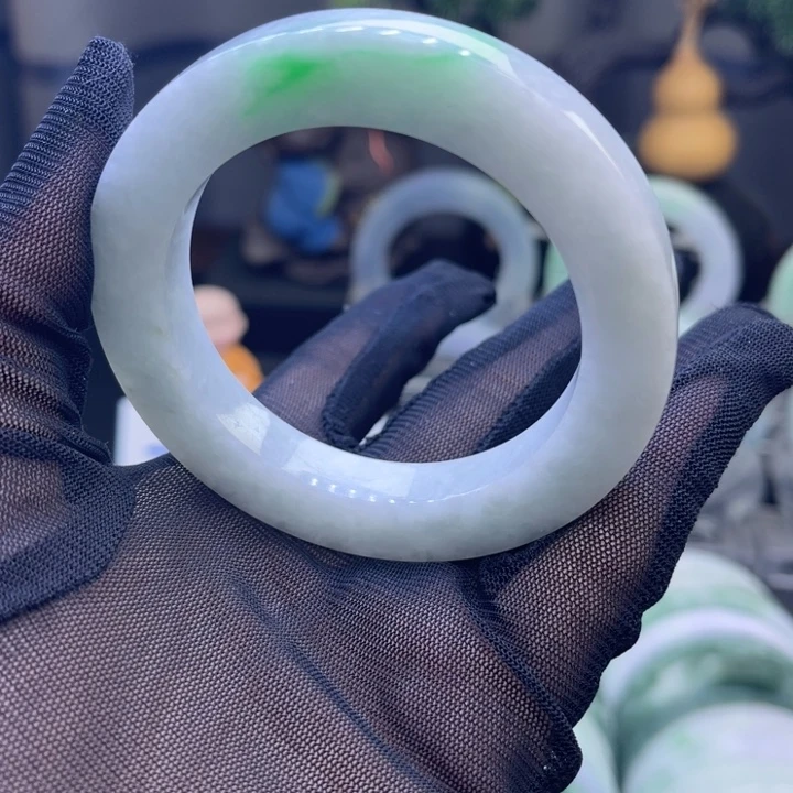 定制翡翠未镶嵌手镯