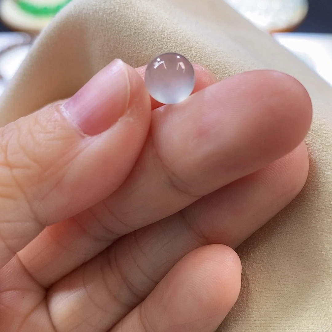 翡翠挂件未镶嵌想***笑买断打孔