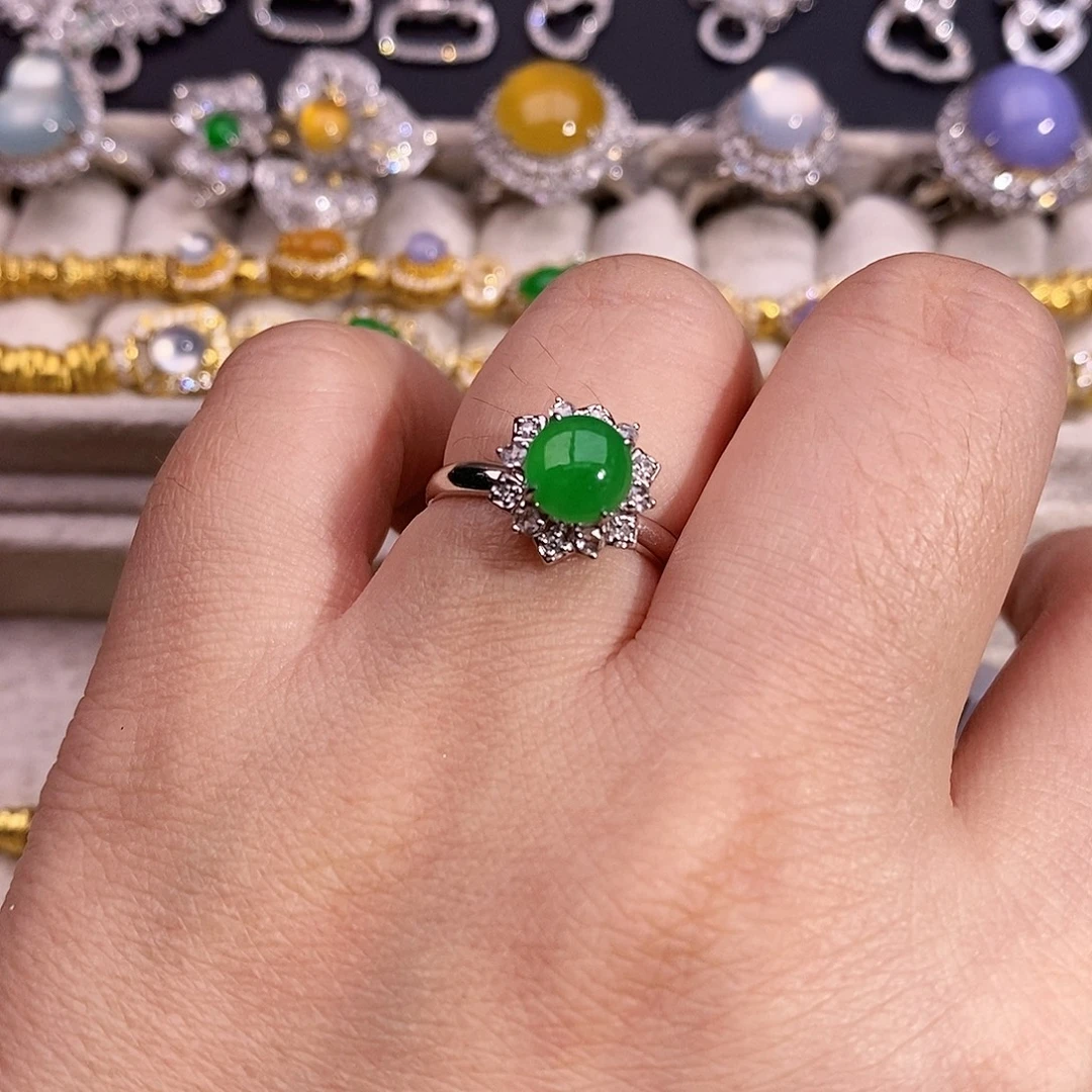 翡翠18K金镶嵌戒指