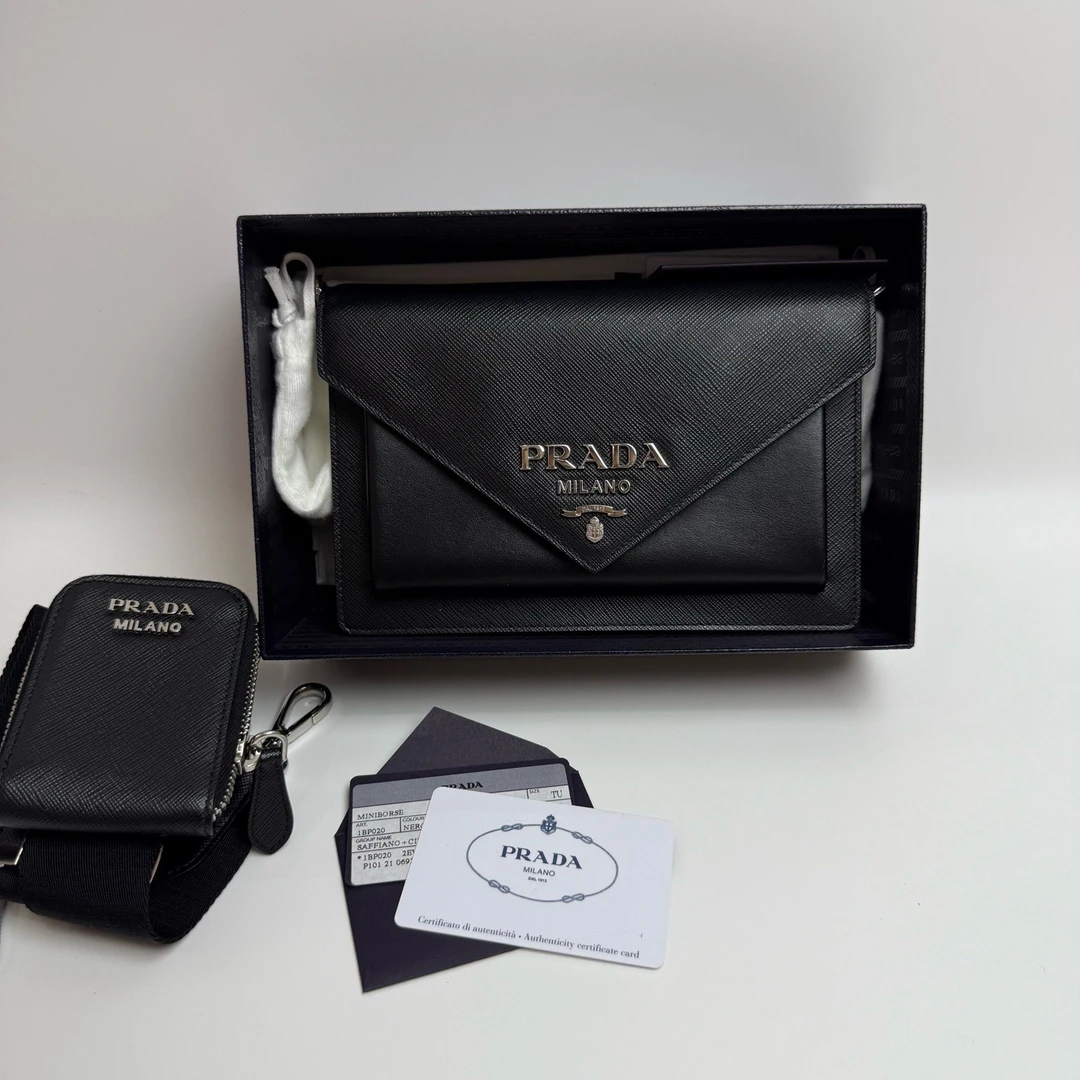 95新 Prada/普拉达 黑色十字纹迷你三合一信封包 尺寸20*4*12cm