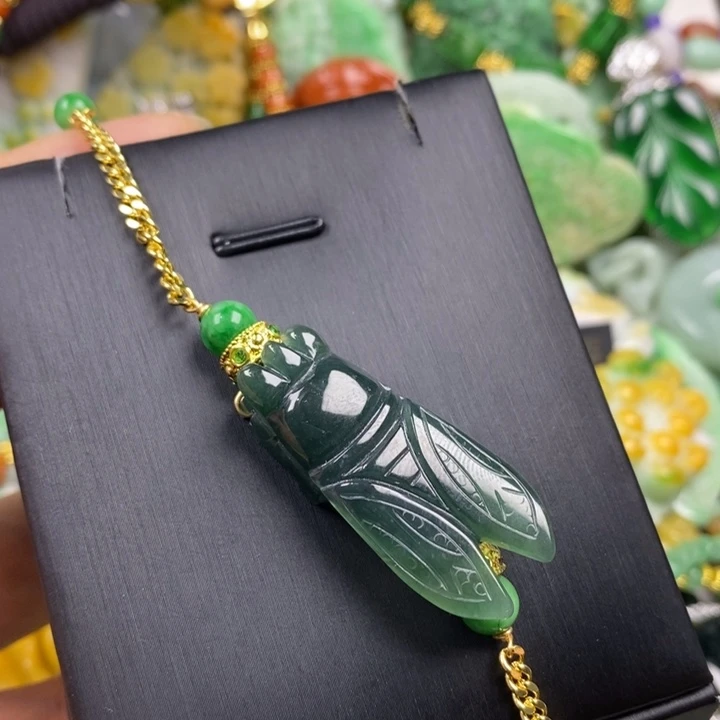 翡翠未镶嵌吊坠(赠链)