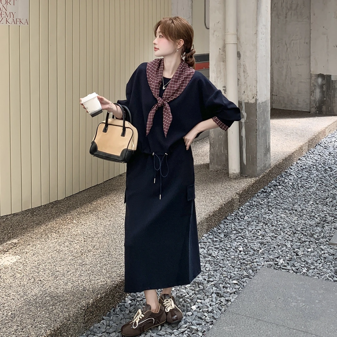 韩系早秋穿搭套装2025超火减龄藏青色格纹披肩卫衣半身裙两件套