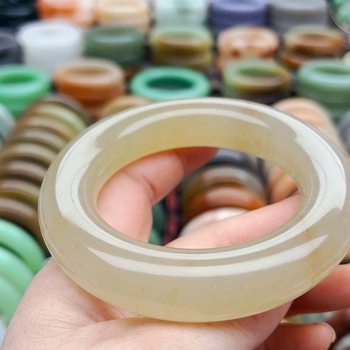 未镶嵌手镯（圆镯）石英质玉