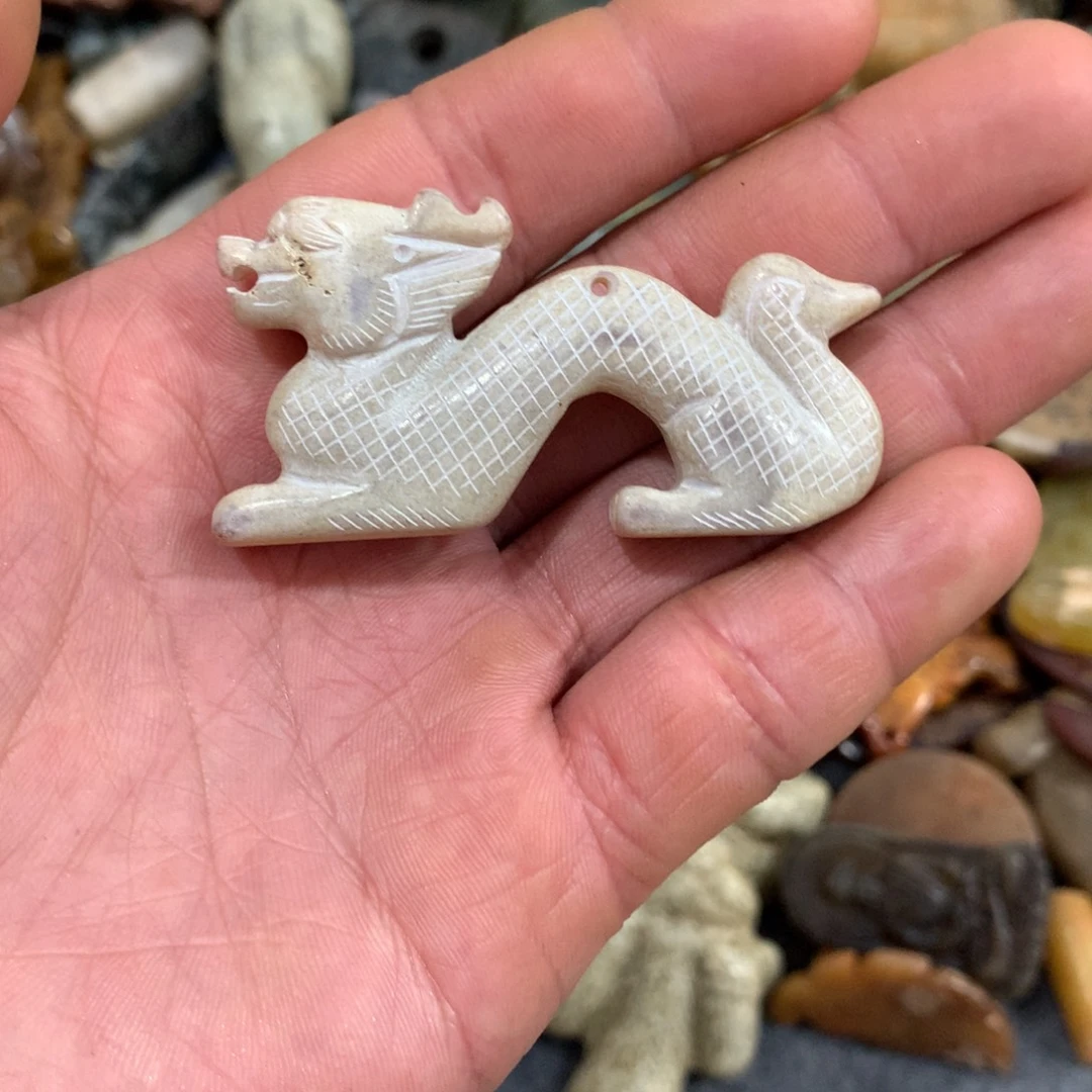 透闪石质玉未镶嵌挂件